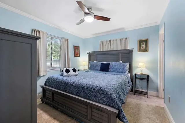 Bedroom at Fiddler’s Cove 21C